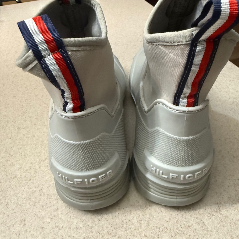 Tommy Hilfiger Light Gray High-Tops with Red and Blue Stripes